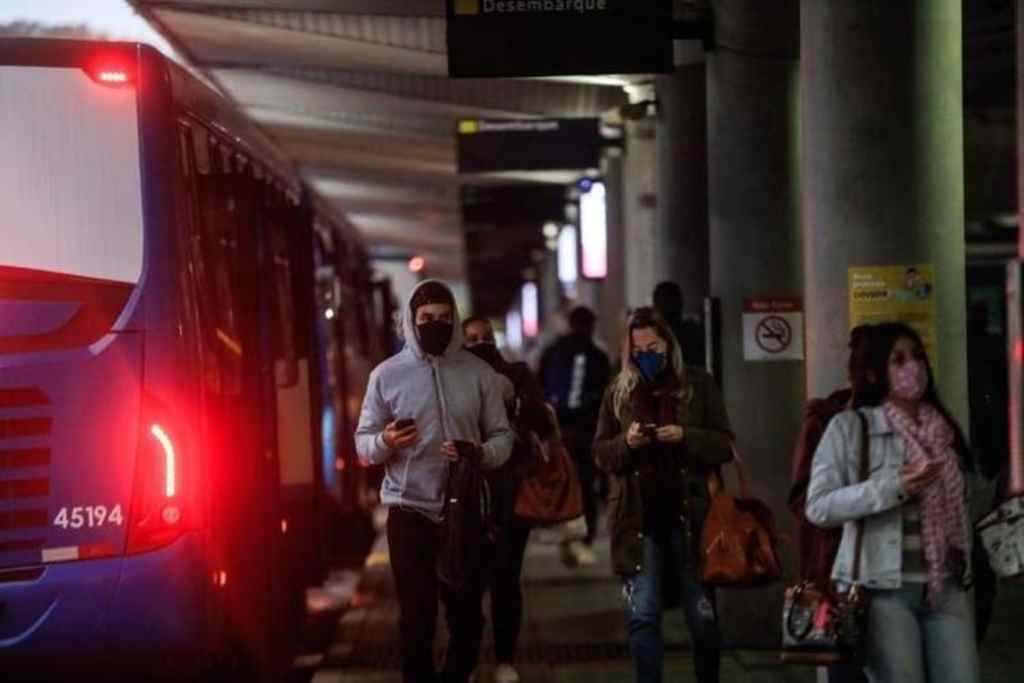 Movimento no Terminal de Integração do Centro (Ticen), em Florianópolis(Foto: DIorgenes Pandini, NSC)