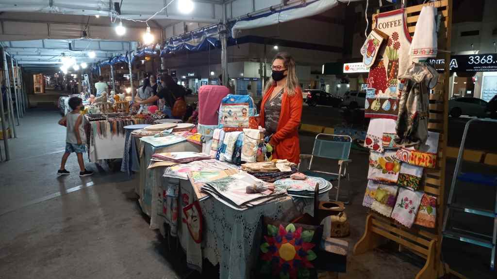 Feira de Artesanato da Meia Praia tem novo horário de atendimento