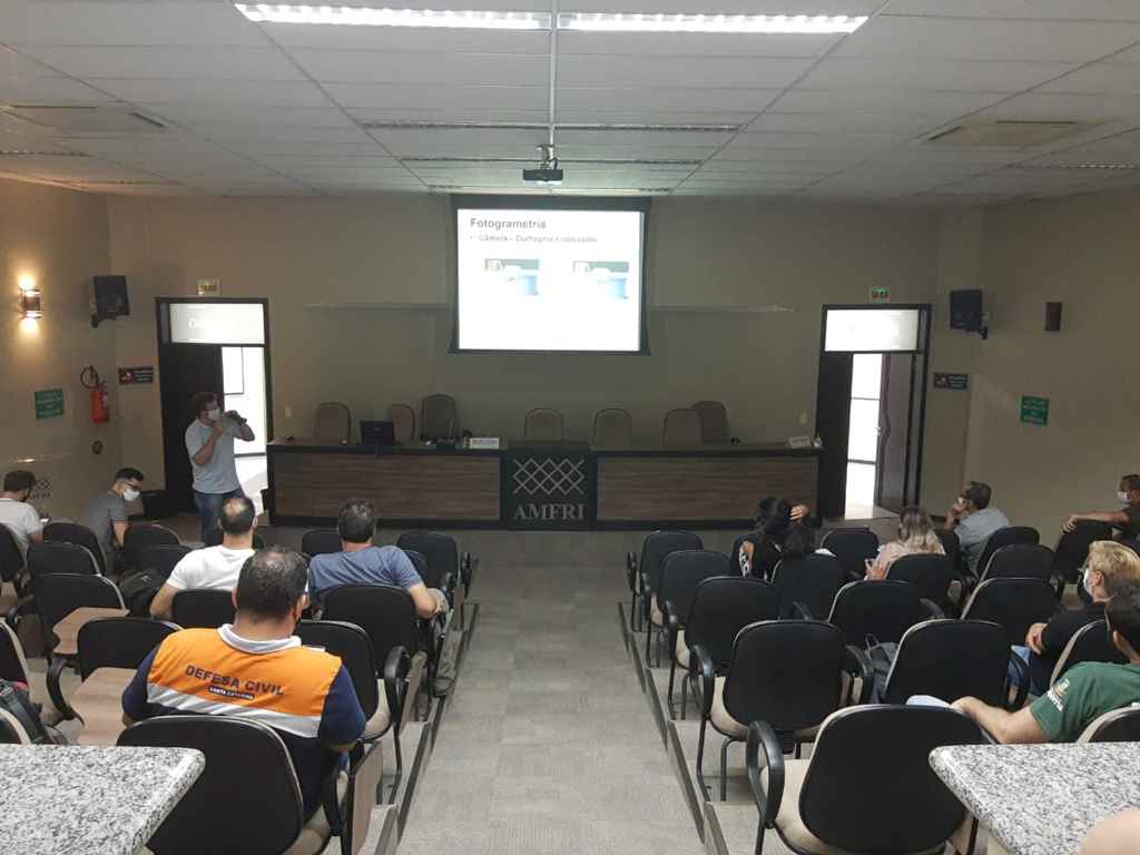 Servidores da FAACI participam de curso de drones nos serviços de engenharia e Monitoramento Ambiental