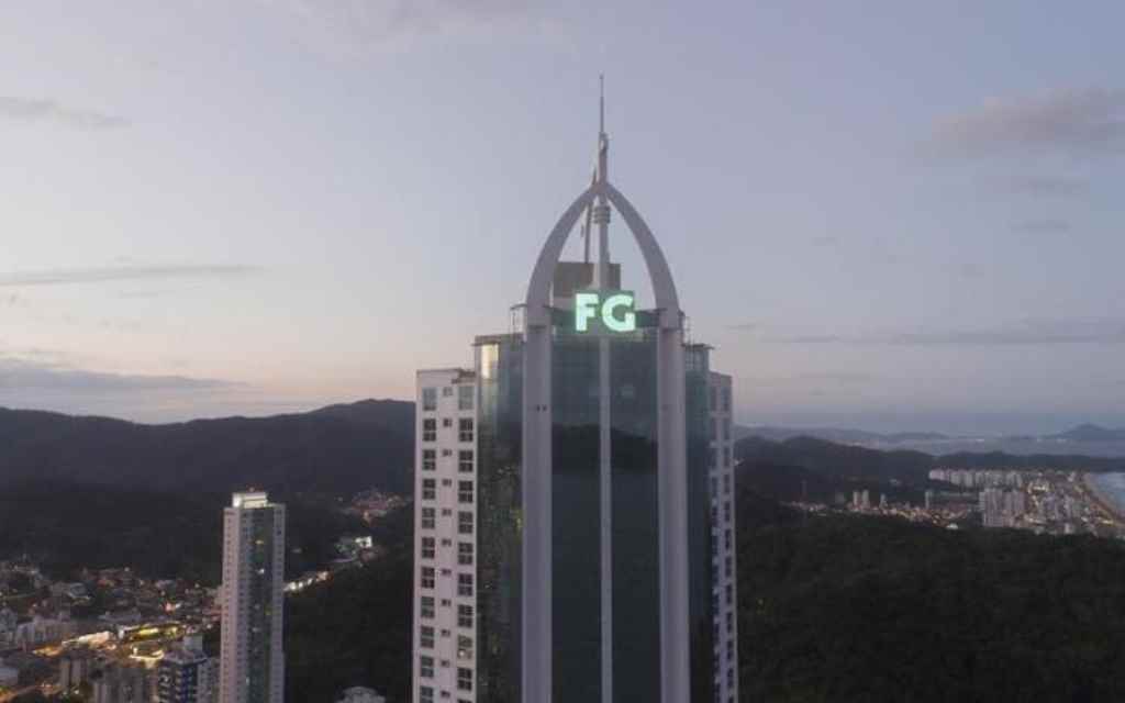 Edifício Infinity Coast, o primeiro residencial com mais de 200 metros de altura no Brasil (Foto: Hildo Junior, Atlantic Drones)