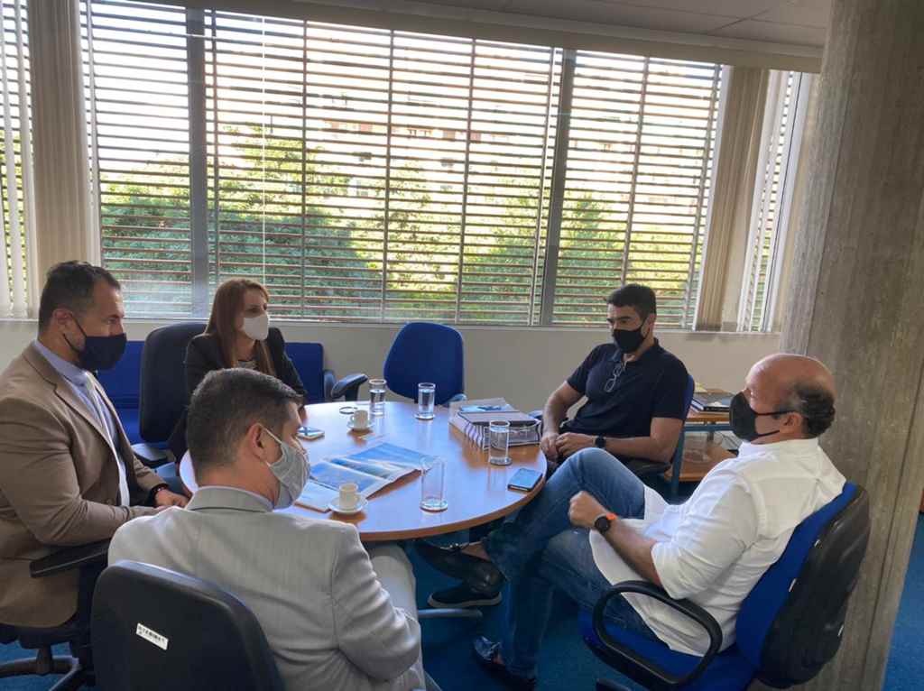 Prefeita de Itapema Nilza Simas apresenta projetos na ANTT