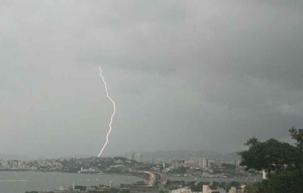 Florianópolis registrou grande incidência de atividade elétrica em tempestades nesta quinta(Foto: Mario Neto/Divulgação)