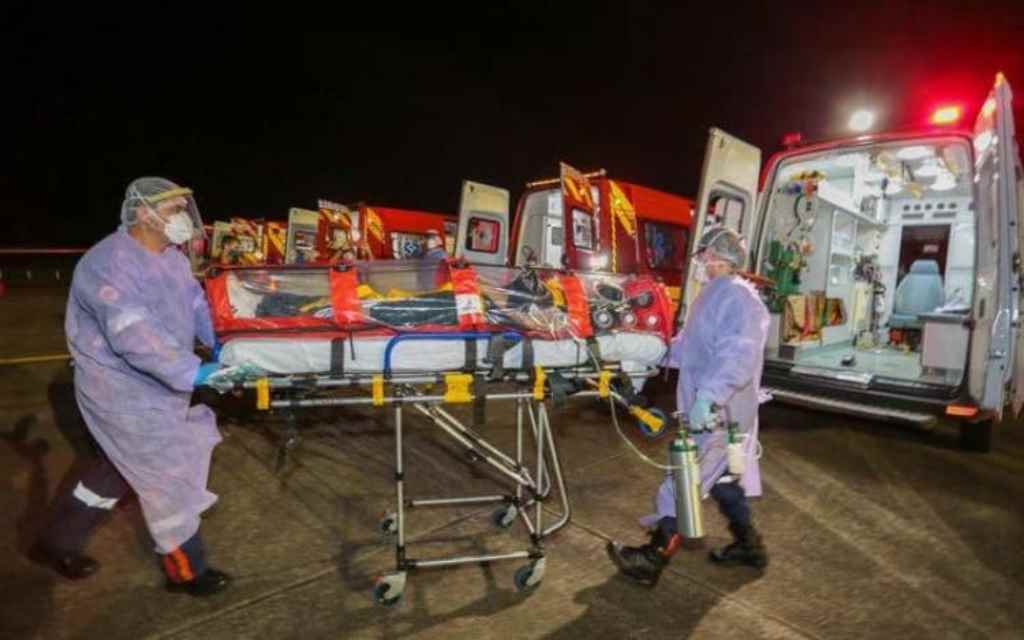 Transferência de pacientes de Manaus para SC, em fevereiro (Foto: Maurício Vieira, Secom)