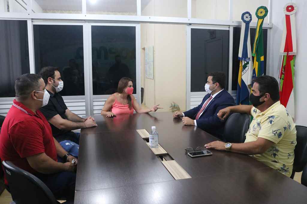 Prefeita Nilza Simas recebe visita do Deputado Estadual Ricardo Alba