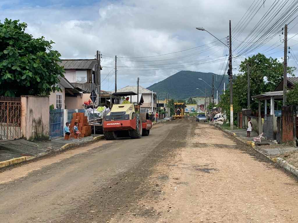 Obras inicia preparação para pavimentação da Rua 440