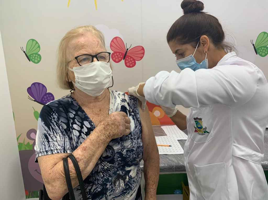 Itapema segue vacinação contra o coronavírus nos idosos
