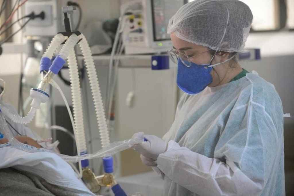 Cinco regiões monitoradas zeraram as filas de espera por UTIs em SC(Foto: Eduardo Valente / iShoot / Folhapress)