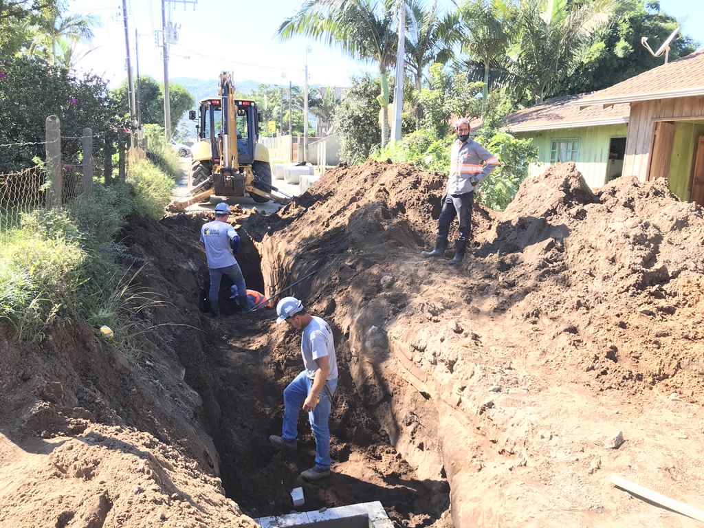 PORTO BELO - Sertão de Santa Luzia recebe drenagem para mais um trecho de pavimentação