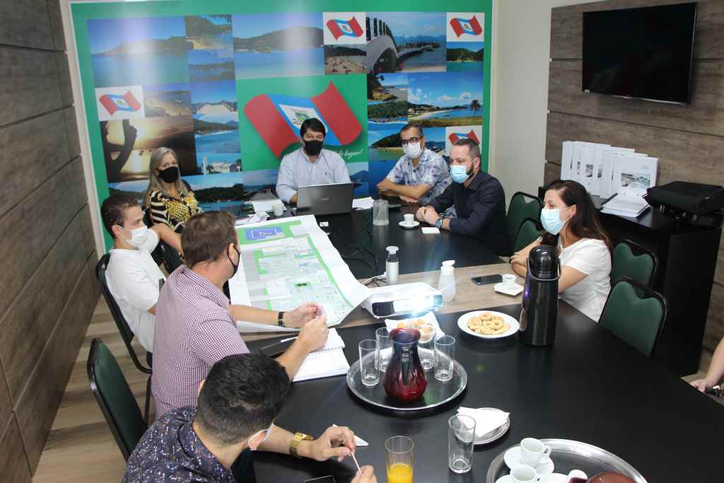 PORTO BELO - Prefeito de Itapoá visita Porto Belo para conhecer Leis e Projetos