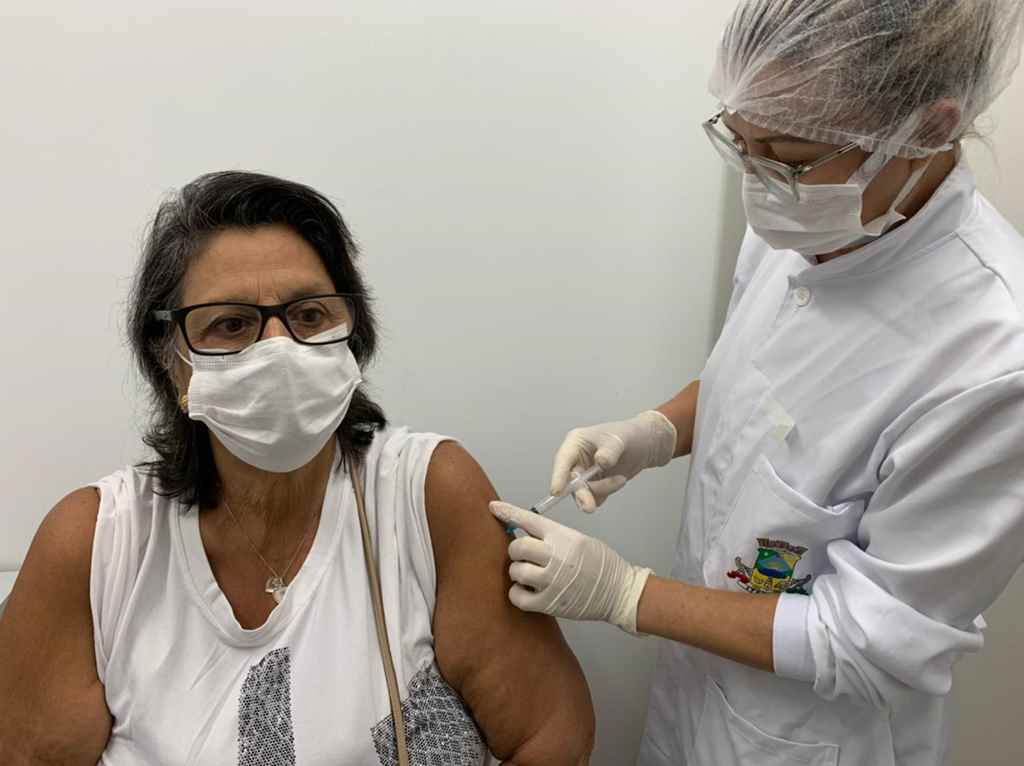 Saúde inicia vacinação de idosos a partir de 66 anos