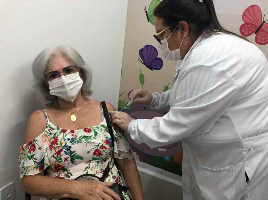 Saúde inicia vacinação de idosos a partir de 60 anos