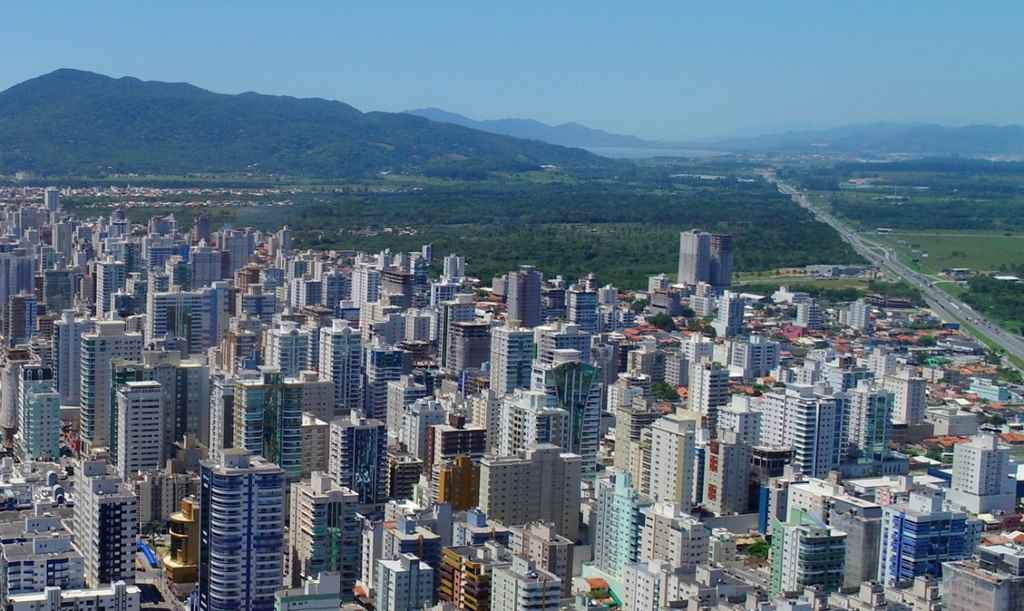 Itapema registra saldo positivo de emprego com mais de 100 vagas em abril