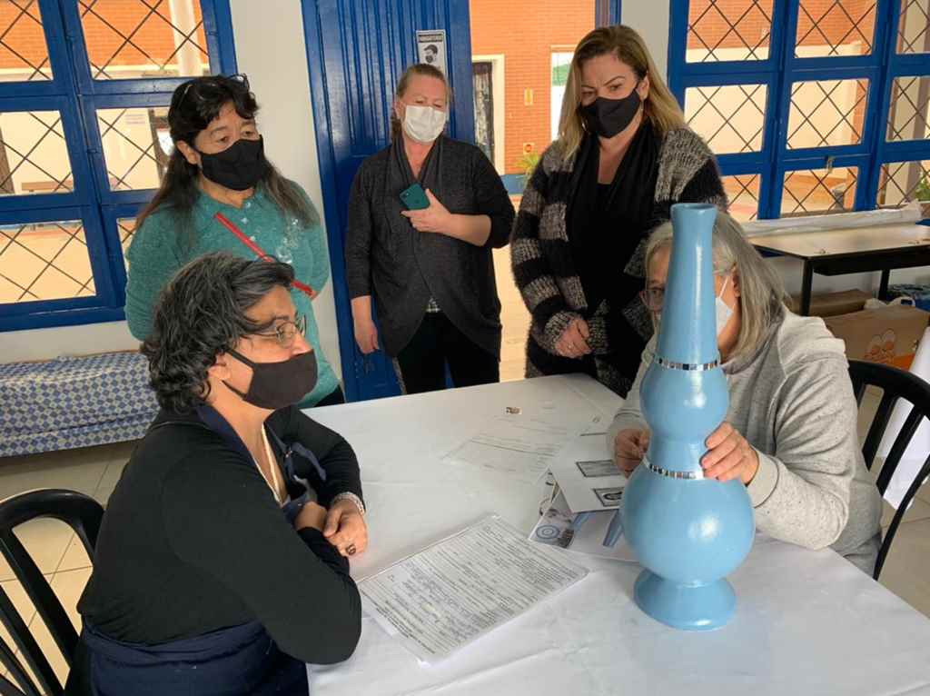 Artesãos participam de avaliação para renovação e emissão das carteiras