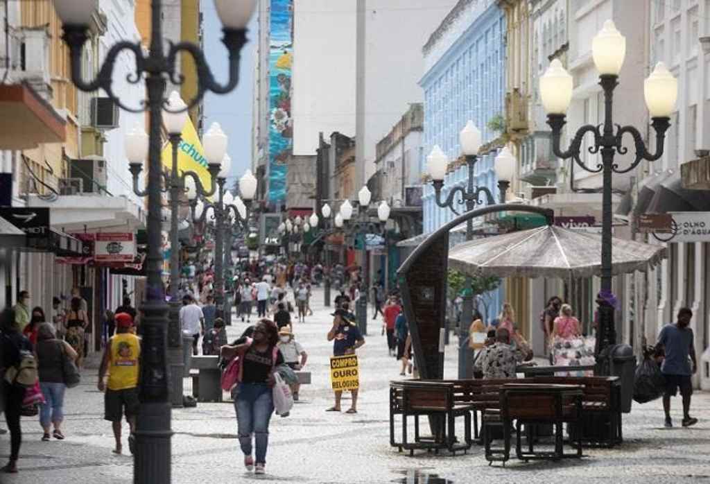 Grande Florianópolis é a única das seis grandes regiões do Estado a apresentar redução nos casos ativos em um mês(Foto: Diorgenes Pandini)