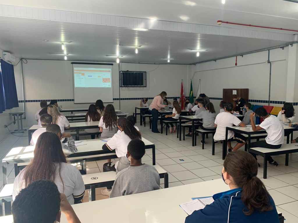 Escola Joaquim Vicente de Oliveira realiza formação sobre plataforma “CLUBE aluno”