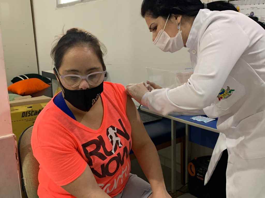 Itapema inicia vacinação contra coronavírus em pacientes com comorbidades
