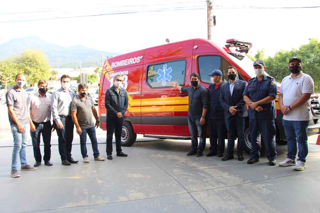 PORTO BELO - Corpo de Bombeiros de Porto Belo recebe nova ambulância