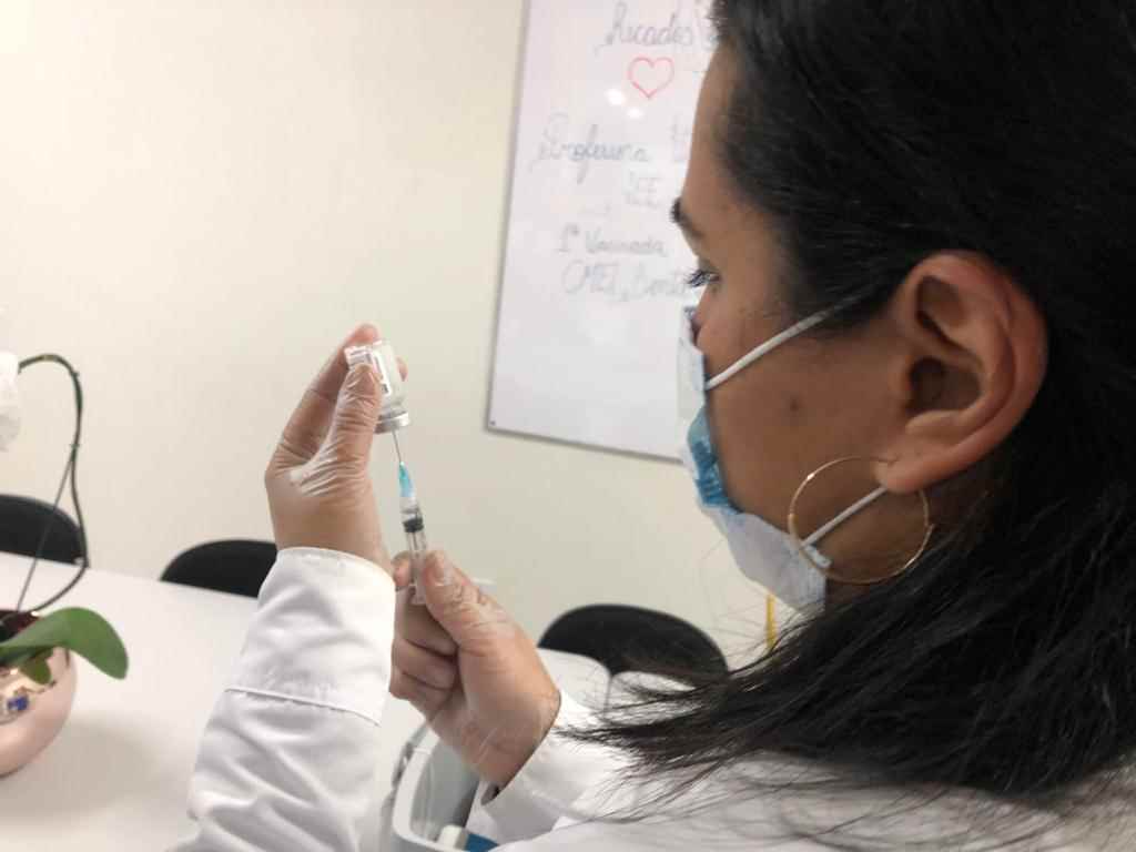 Itapema inicia vacinação contra a COVID-19 nos professores