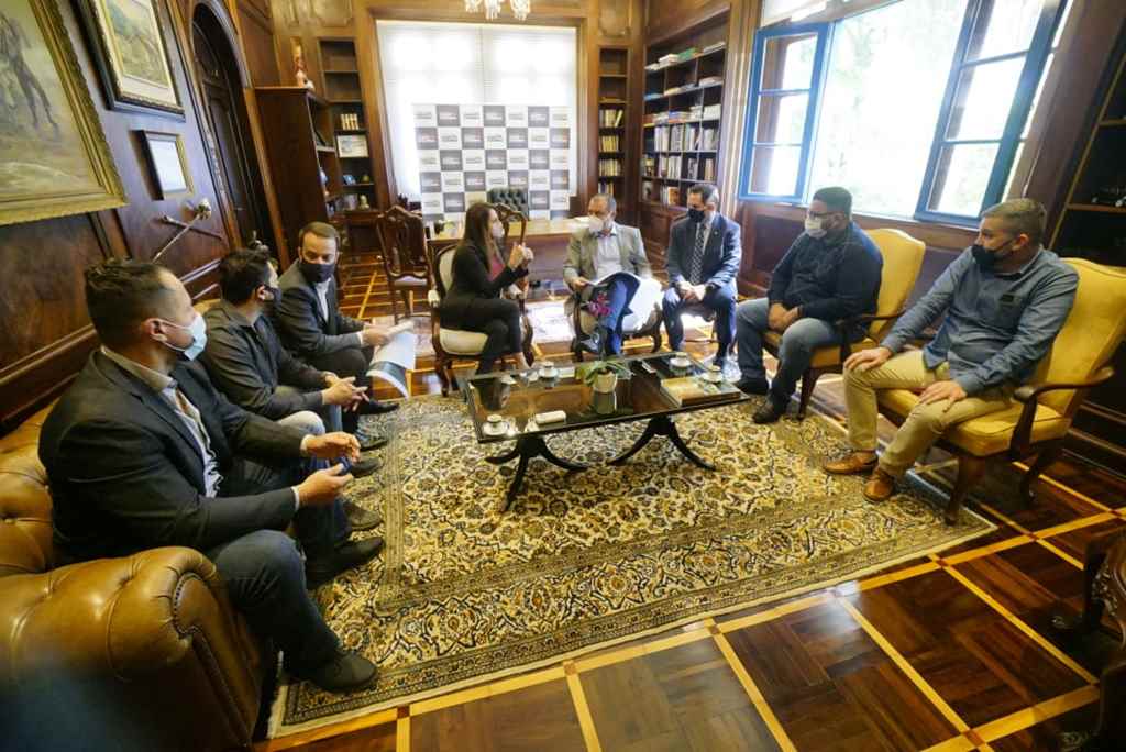 Prefeita Nilza Simas apresenta projetos ao Governador Carlos Moisés