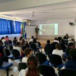 Alunos da Escola Educar recebem palestra sobre fauna e flora de Itapema