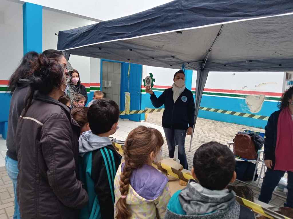 PORTO BELO - Alunos de Porto Belo aprendem sobre a interferência humana no mar através de exposição