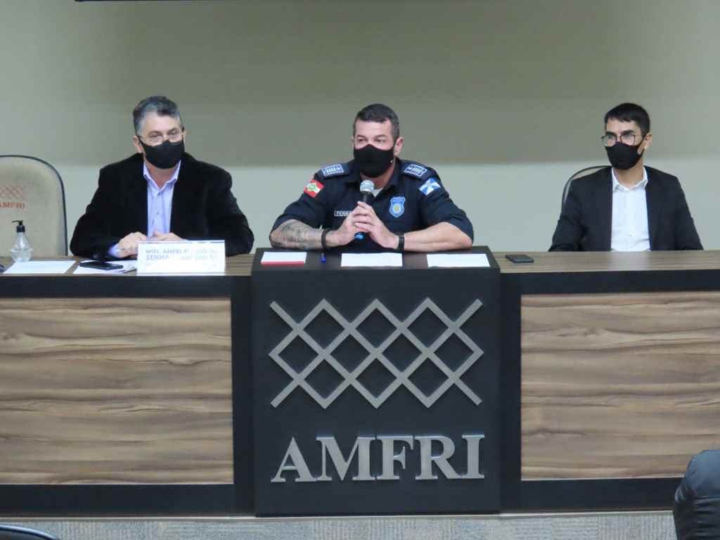 Representante de Itapema participa de reunião do Colegiado de Segurança Pública da AMFRI