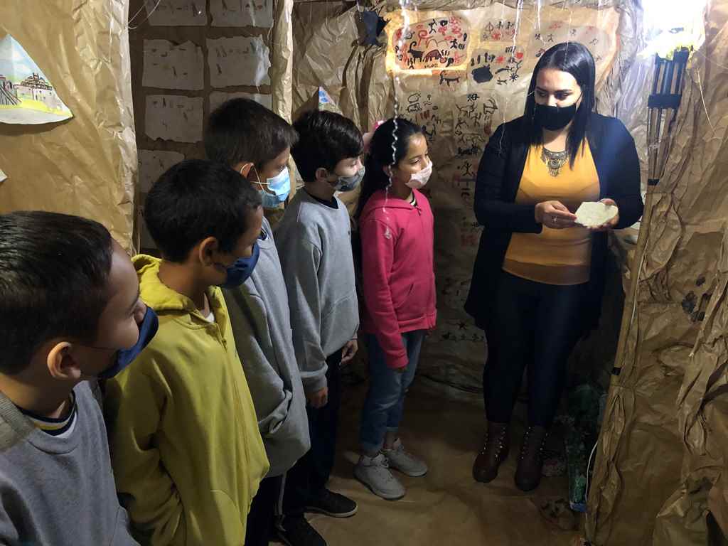 Alunos recriam etapas do surgimento da escrita