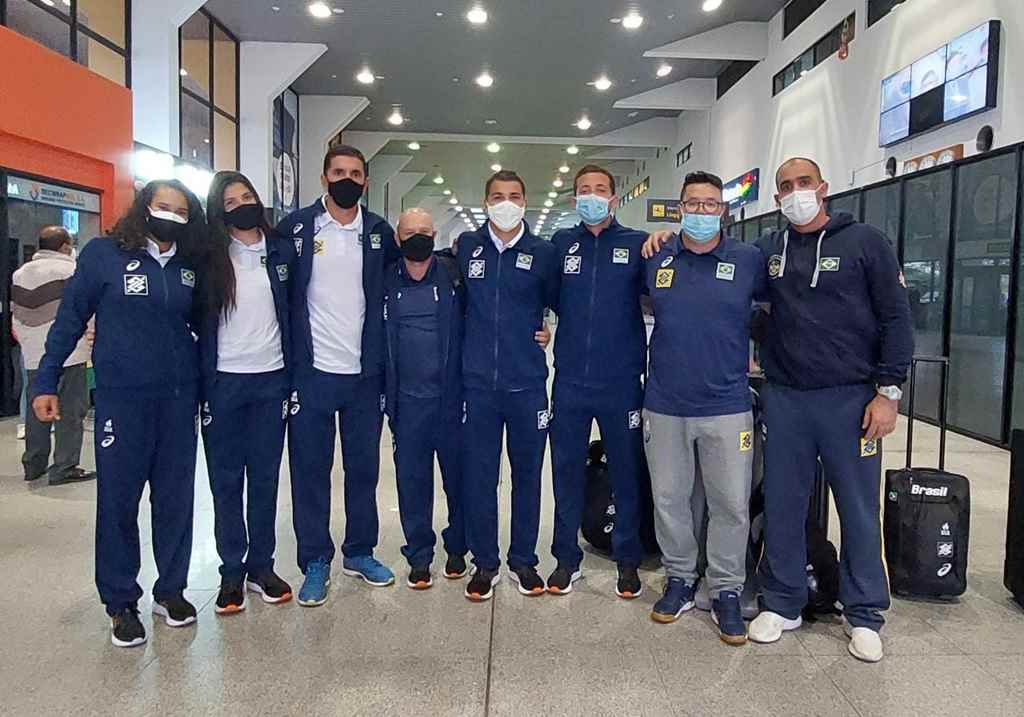 Atletas de Itapema estão na Bolívia para disputa do Sul Americano sub-19 de Vôlei de Praia