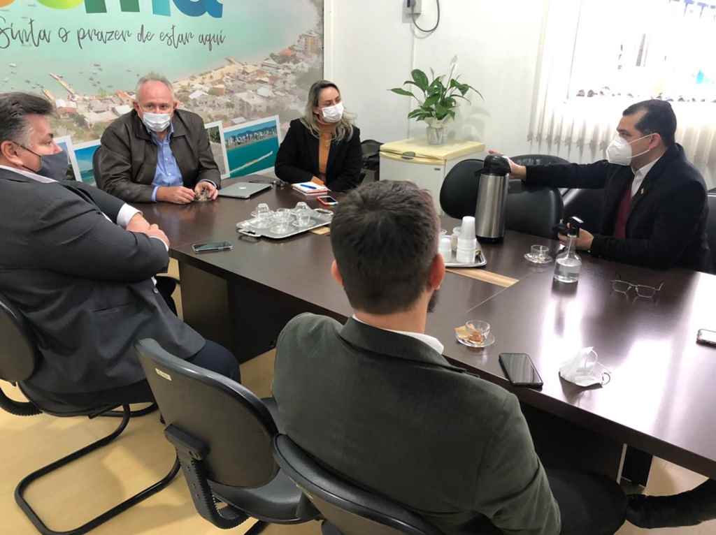 Prefeito em exercício João Emmel recebe visita do Secretário de Estado do Desenvolvimento Social