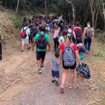 Alunos da escolinha de surf participam de atividade especial