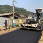 Obras inicia pavimentação asfáltica em ruas do Bairro Ilhota