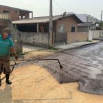 Obras inicia pavimentação asfáltica em ruas do Bairro Ilhota