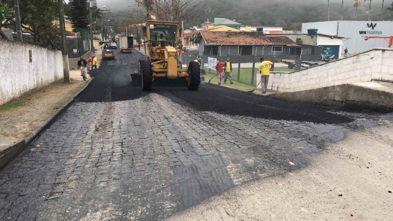 Rua Manoel Felipe da Silva é pavimentada no Centro de Porto Belo