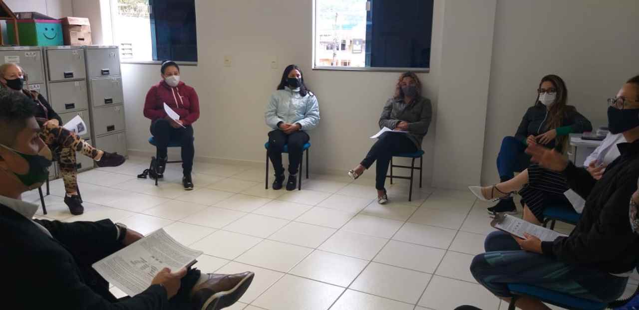 Grupo promove orientação aos pais em Itapema