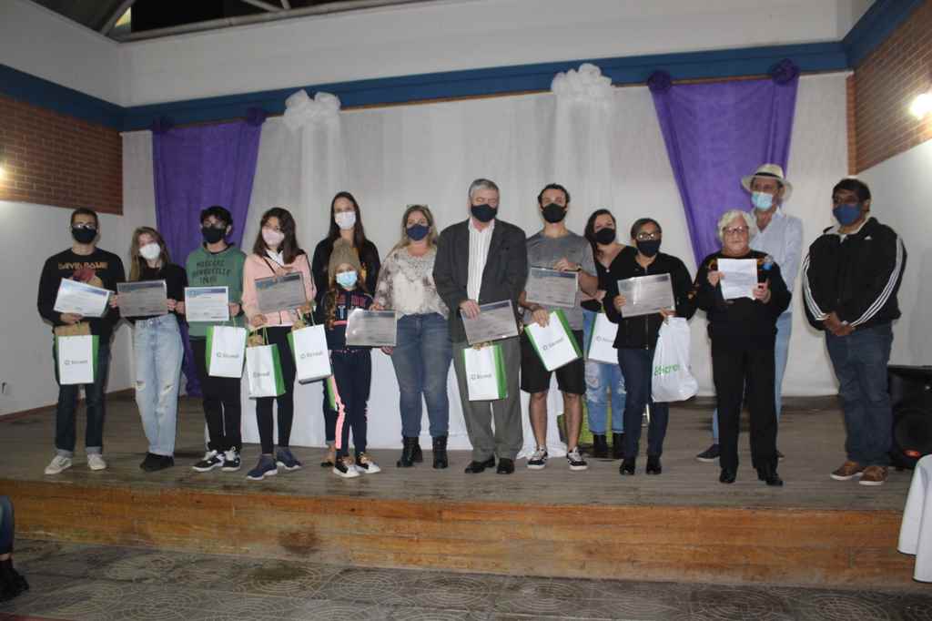 Vencedores do Concurso de Contos e Poesias são premiados em Itapema