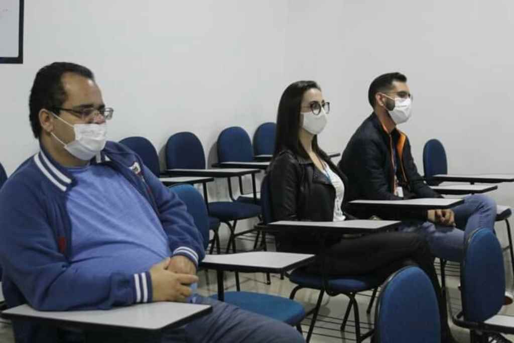 Palestra orienta empresários do ramo da alimentação em Itapema