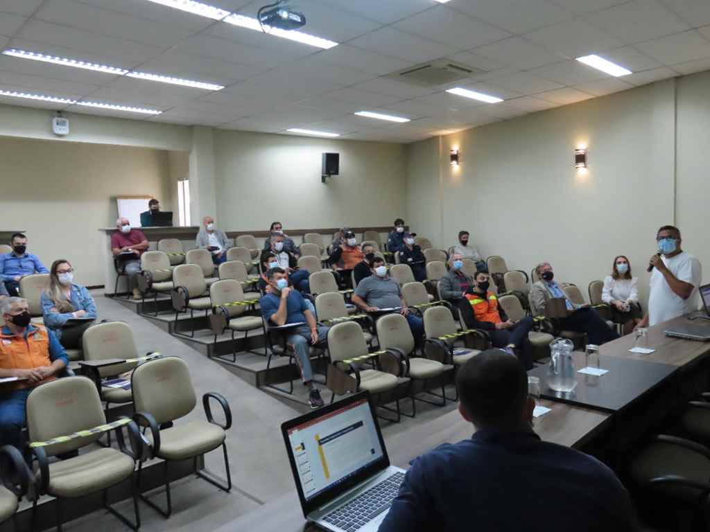 Representantes de Itapema participam de Curso de Mapeamento Aéreo e Processamento de Imagens Obtidas por Drone da AMFRI