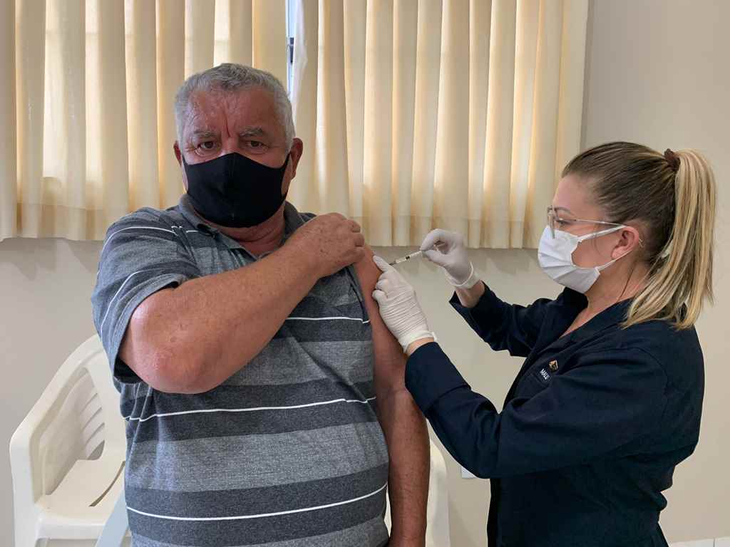 Saúde segue com a aplicação da dose reforço para os idosos e imunossuprimidos em Itapema