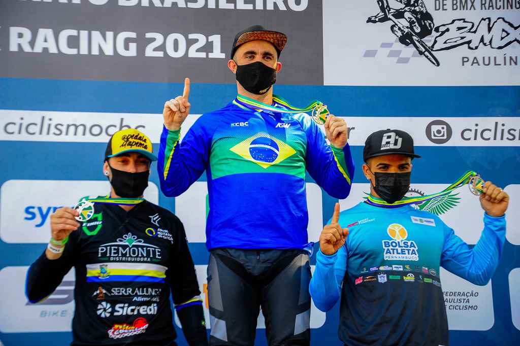 Édipo Galdino, da Pedala Itapema, é Vice-Campeão Brasileiro de BMX Racing