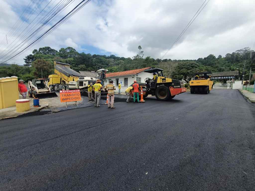 PORTO BELO - Ruas do Centro são pavimentadas em Porto Belo