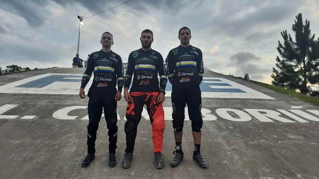 Pilotos da Pedala Itapema conquistam o Campeonato Catarinense de BMX Racing