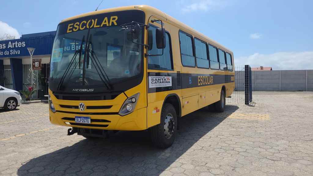 PORTO BELO - Porto Belo recebe novo ônibus do Governo do Estado