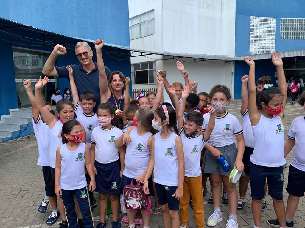 Educação entrega quadra esportiva da Escola Paulo Reis e lança Programa Cultivar