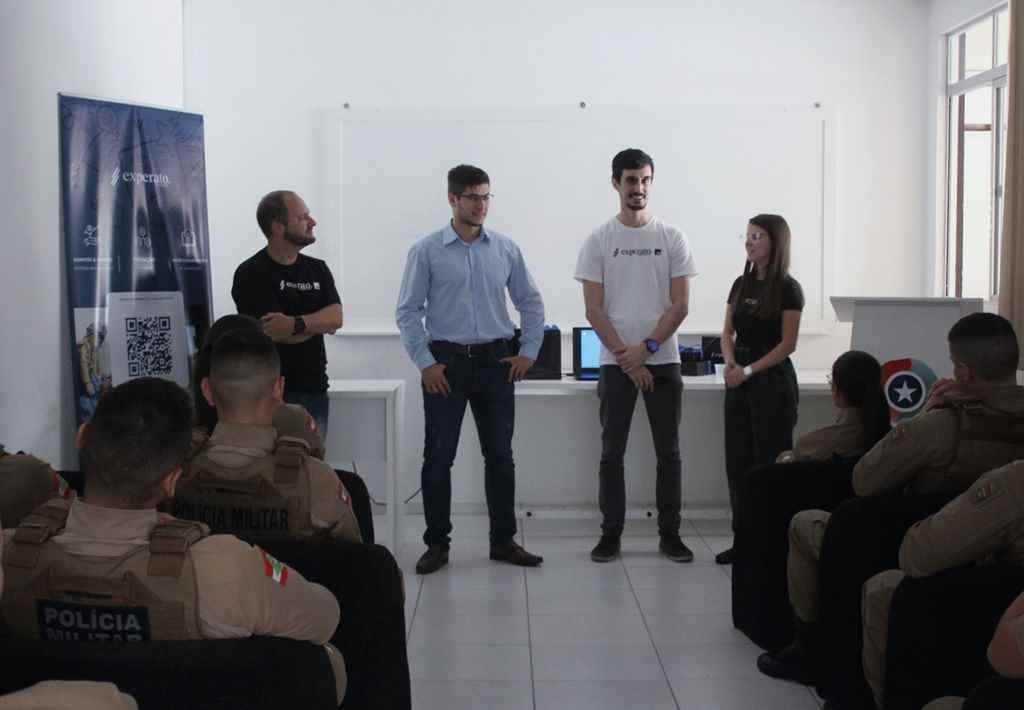 Com o aumento do endividamento dos brasileiros, a Experato Investimento realizou sua primeira palestra gratuita sobre educação financeira no Batalhão da Brigada Militar de Itapema- SC - Foto: Ana Mauzer