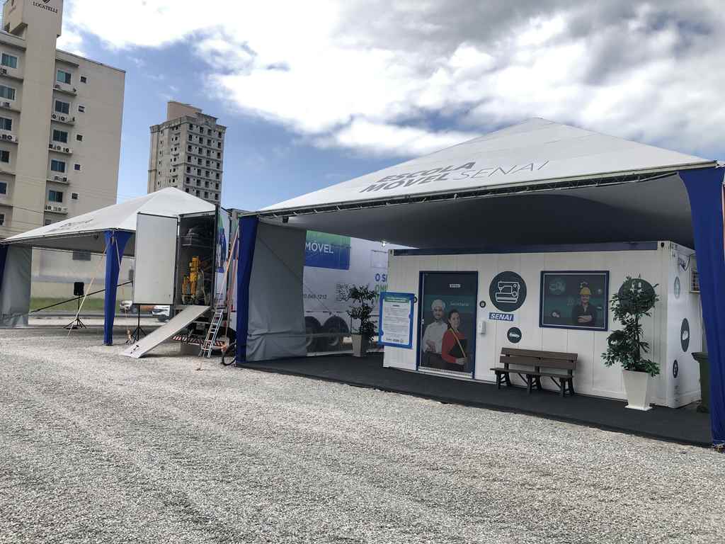 Iniciam os cursos da Escola Móvel do SENAI em Itapema