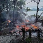 Quando os bombeiros chegaram, casa já estava completamente destruída pelas chamas - Corpo de Bombeiros/Reprodução