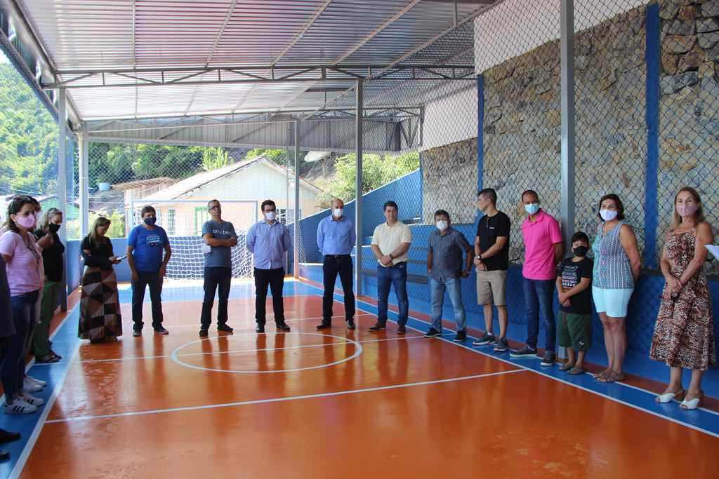 PORTO BELO - Quadra de Esportes é entregue no bairro Araçá