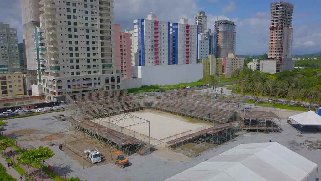 Iniciada a montagem da Arena do Vôlei para competições que acontecem nos meses de março e abril