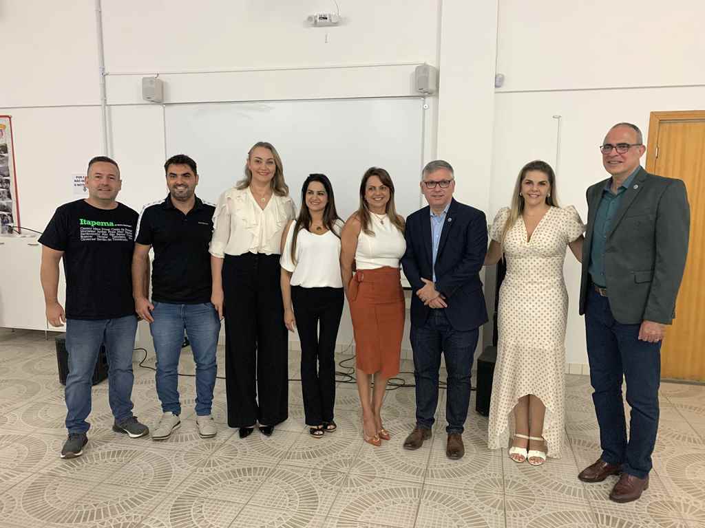 Comitiva do MEC visita Escola Francisco Victor Alves em Itapema