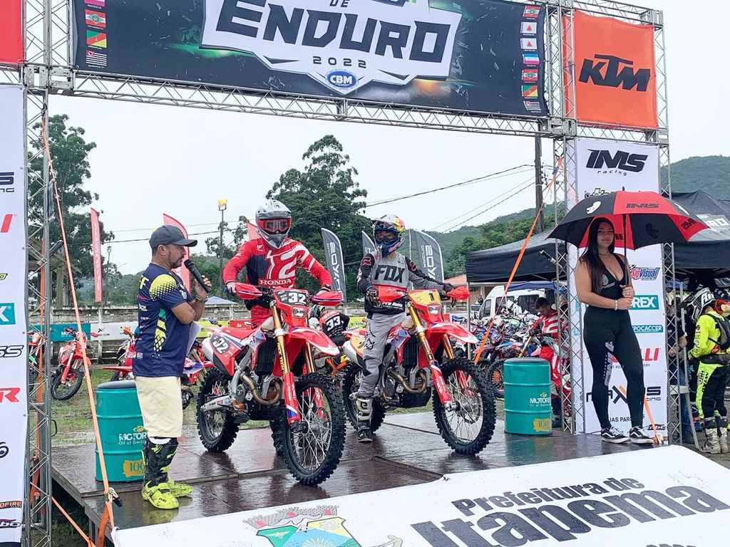 Manobras radicais e muita adrenalina marcam abertura do Campeonato Brasileiro de Enduro